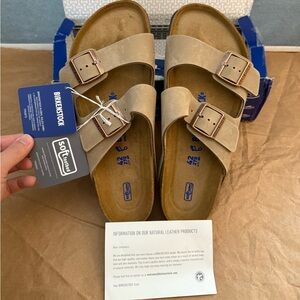 (Brand new in box) Birkenstock Arizona Tan soft footbed size: 42 (W11/M9)
